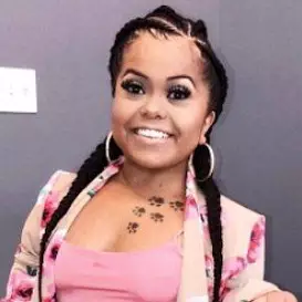 Amanda Salinas net worth