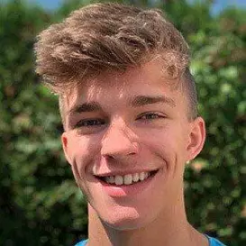 Alex Sampson net worth