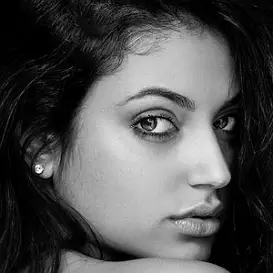 Inanna Sarkis net worth