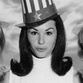 Lori Saunders net worth