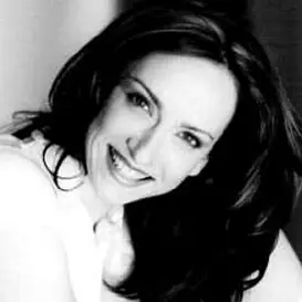 Eliza Schneider net worth