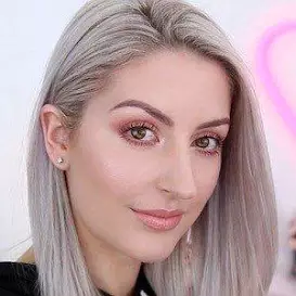 Hannah Schroder net worth