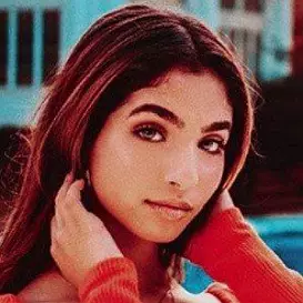 Zoe Seliktar net worth