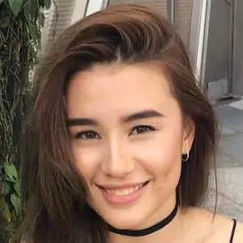 Saffron Sharpe net worth