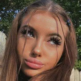 Whitegirl_mocha net worth