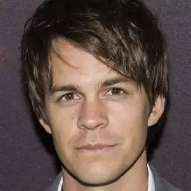 Johnny Simmons net worth