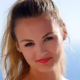 Niomi Smart net worth