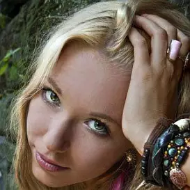 Alina Smith net worth