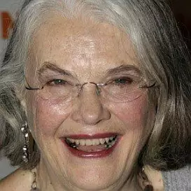 Lois Smith net worth