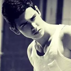 Alejandro Speitzer net worth