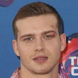 Oliver Stark net worth