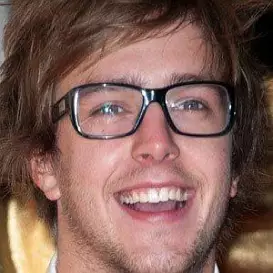 Iain Stirling net worth