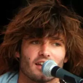 Angus Stone net worth
