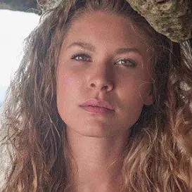 Roxana Strasser net worth