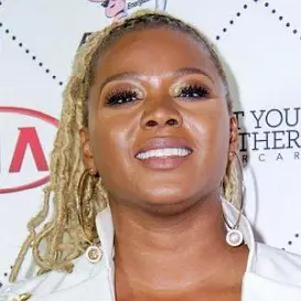 Claire Sulmers net worth