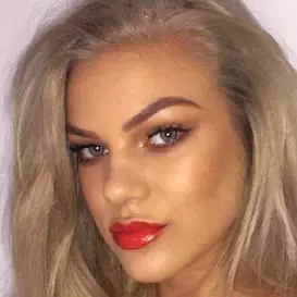 Chloe Szepanowski net worth