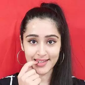 Himanshi Tekwani net worth