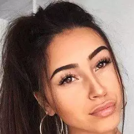 Claudia Tihan net worth