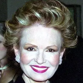 Tova Traesnaes net worth