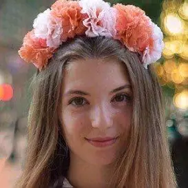 Andra Uritu net worth