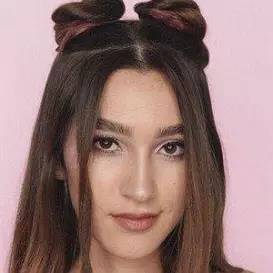 Miriam Váez net worth