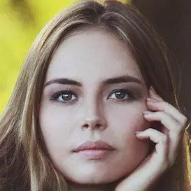 Lilly Van Der Meer net worth