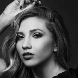 Ellie Vandeel net worth