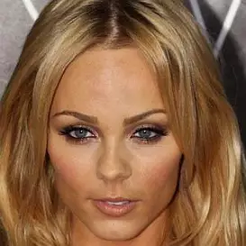 Laura Vandervoort net worth