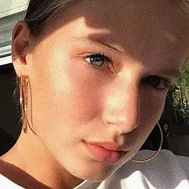 Nichara Voorjans net worth