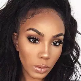 Alyssa Wallace net worth