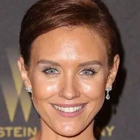 Nicky Whelan net worth