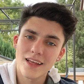 Garrett Wright net worth