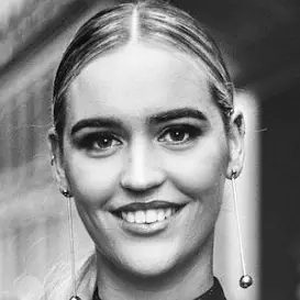 Simone Wulff net worth