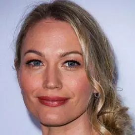 Sarah Wynter net worth