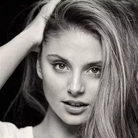 Carina Zavline net worth